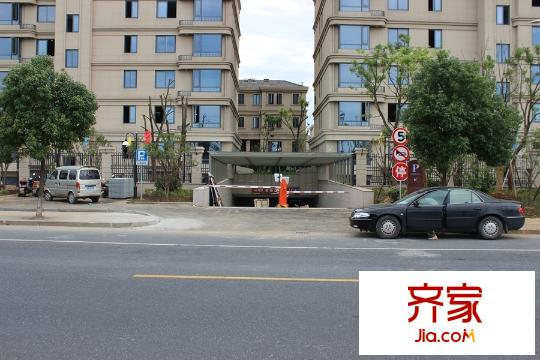 北辰半島花園地下車庫入口