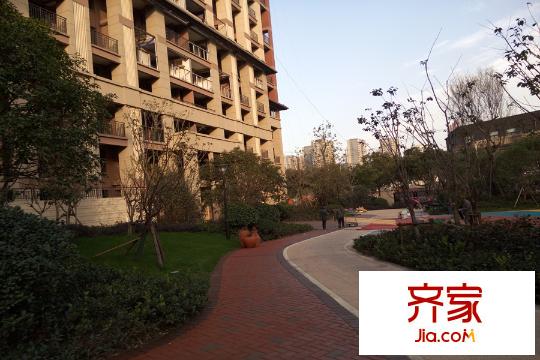 金地自在城小區(qū)施工