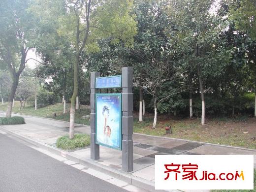 日月明園路牌