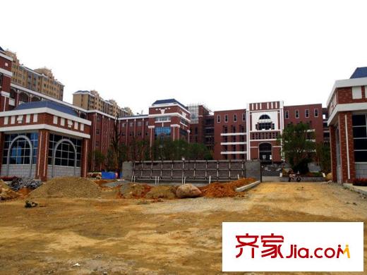 宇業(yè)東方明珠二期西側(cè)300米的十五中學(xué)