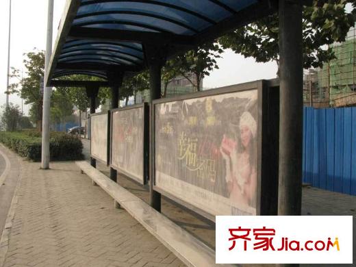 藍(lán)鼎海棠灣配套：公交站牌
