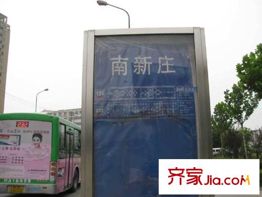 燕園配套圖2011-08-04實(shí)景：公交站臺(tái)