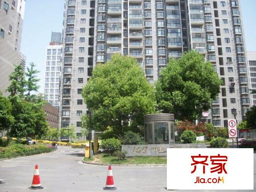 湖畔春天外景圖 