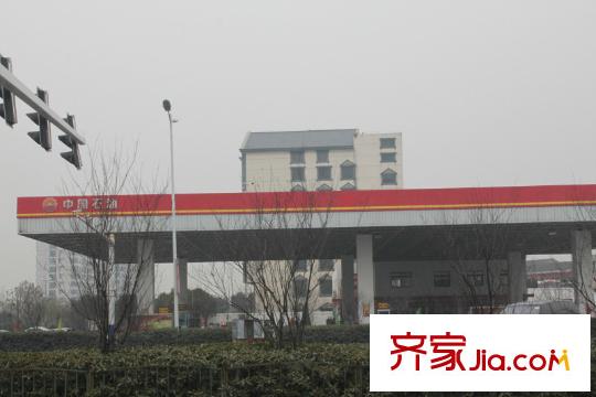 多倫多國(guó)際花園馬路對(duì)面20米加油站