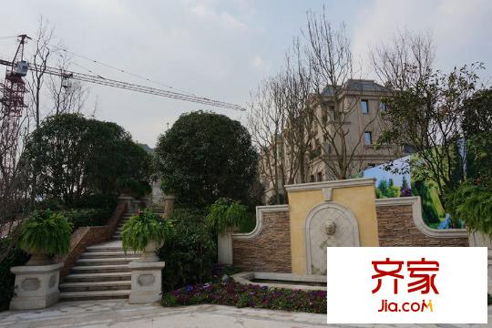 法藍西平方米邸楓丹里法藍西平方米邸示范區(qū)出口（2015.3）