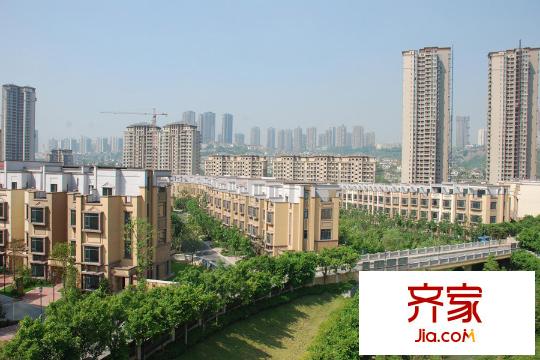 長江實(shí)業(yè)地產(chǎn)逸翠莊園小區(qū)實(shí)景（2013-08）