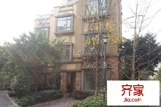 長江實(shí)業(yè)地產(chǎn)逸翠莊園小區(qū)實(shí)景（2013-08）