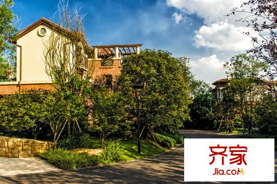 中航小鎮(zhèn)項(xiàng)目小區(qū)實(shí)景（2015.11.13）