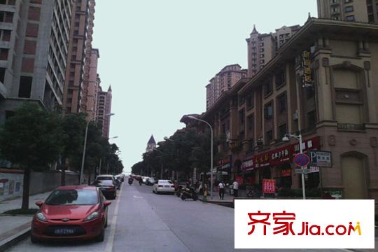 云尚城項(xiàng)目周邊服裝城大道