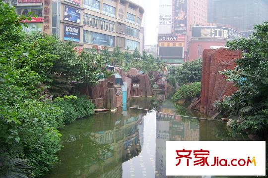 中潤(rùn)88號(hào)項(xiàng)目周邊三峽廣場(chǎng)