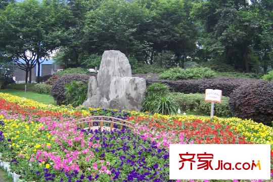 中潤(rùn)88號(hào)項(xiàng)目周邊三峽廣場(chǎng)