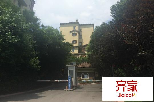 銀翔翡翠谷小區(qū)入口（2015.7.30）