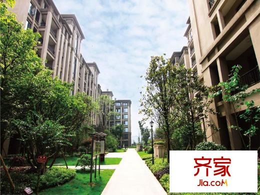 隆鑫愛(ài)琴海小區(qū)內(nèi)部實(shí)景（2014.9.28）