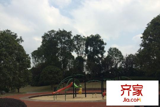 隆鑫愛琴海小區(qū)游樂設施實景（2015-9）