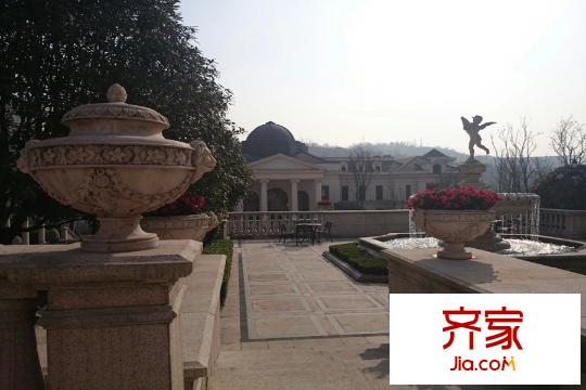 融創(chuàng)凡爾賽領(lǐng)館售樓部（2015.3.12）