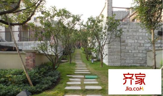 融創(chuàng)奧山博爵堡外景圖 