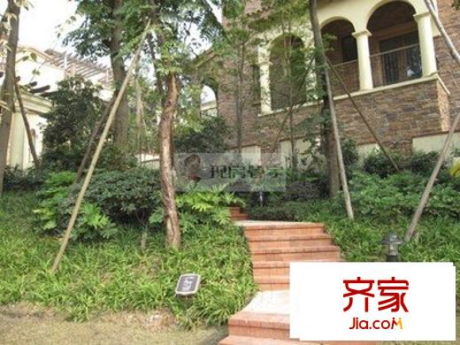 融創(chuàng)奧山博爵堡外景圖 