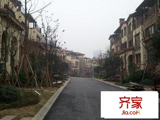 融創(chuàng)奧山博爵堡外景圖 