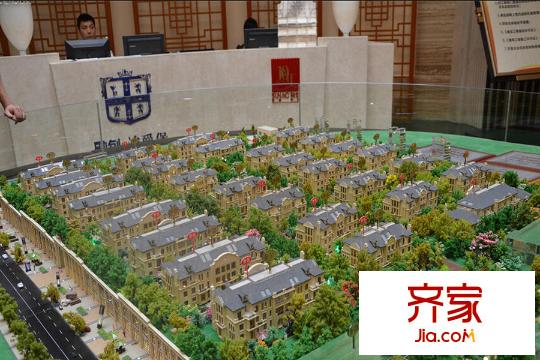 融創(chuàng)竣爵堡售樓部沙盤實景（2014-7）