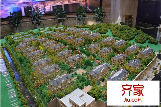 融創(chuàng)竣爵堡售樓部沙盤實景（2014-7）