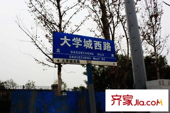 隆鑫花漾匯周邊道路指示牌