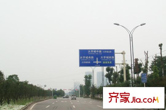 隆鑫花漾匯周邊道路指示牌