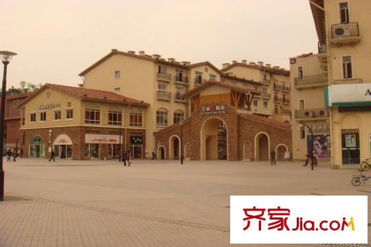 葛洲壩微客公館項目周邊商業(yè)配套熙街