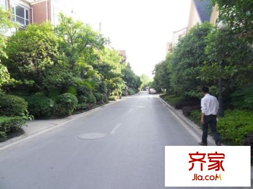 山語間愛尚外景圖 