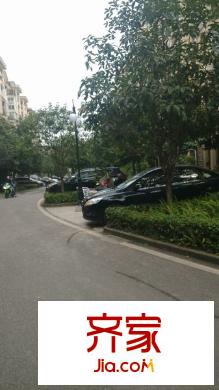 山語間愛尚外景圖 