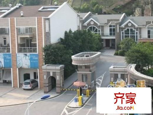 山語間愛尚外景圖 