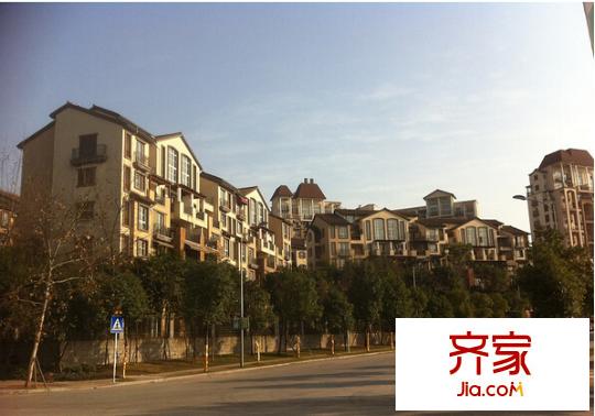 龍湖江與城純小鎮(zhèn)外景圖