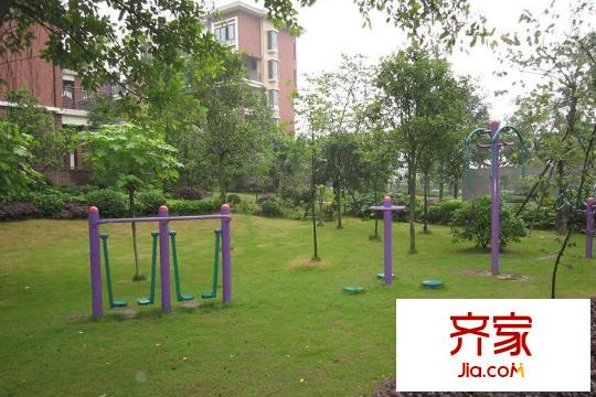 巨豪香溪美林運(yùn)動(dòng)設(shè)施實(shí)景（2015.12）