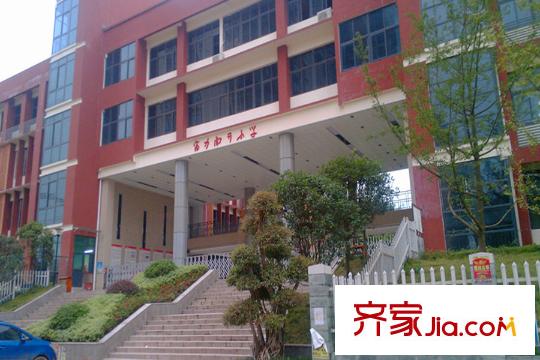 富力城河畔里富力南開小學