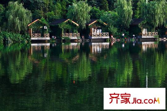 天成酈湖國(guó)際社區(qū)周邊彩云湖濕地公園