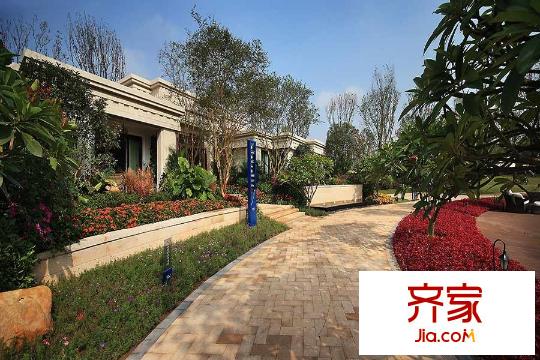 金科天宸項(xiàng)目示范區(qū)（2014.10.28）
