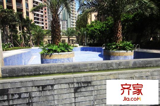 財(cái)信沙濱城市項(xiàng)目小區(qū)泳池實(shí)景（2015.09.10）