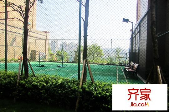 財(cái)信沙濱城市項(xiàng)目小區(qū)運(yùn)動(dòng)場(chǎng)實(shí)景（2015.09.10）