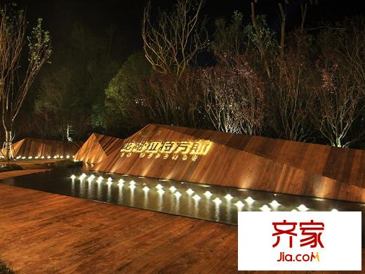 龍湖拉特芳斯售樓部入口（2014.2.28）