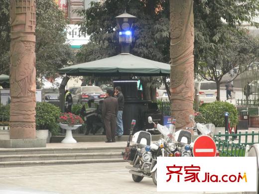 財(cái)信城市國(guó)際配套圖對(duì)面10米交巡警平臺(tái)