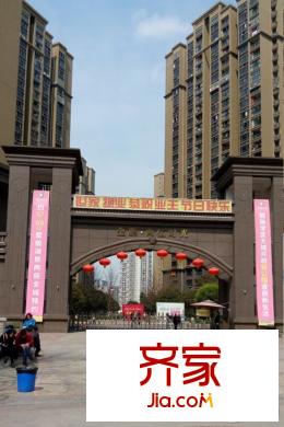 金鵬兩江時(shí)光小區(qū)入口（2015-3）