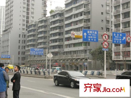 財(cái)信城市國(guó)際配套圖門口交通主干道