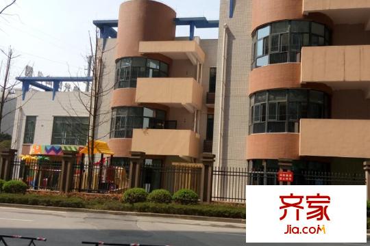 金鵬兩江時(shí)光小區(qū)自帶幼兒園（2015-3）