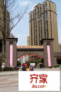 金鵬兩江時(shí)光小區(qū)入口（2015-3）