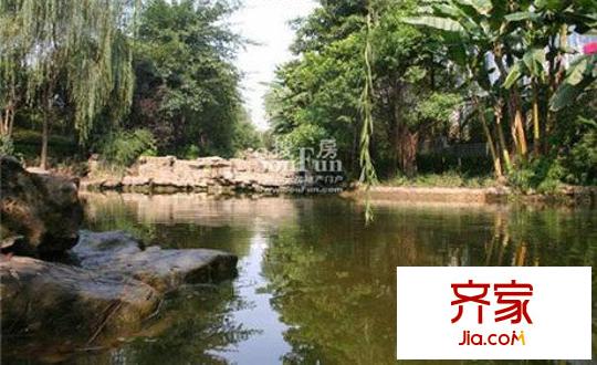 晉愉上江城外景圖