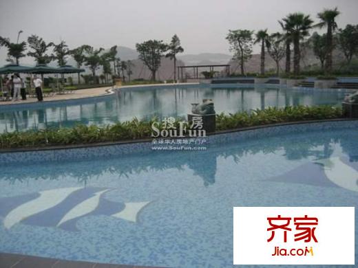 強(qiáng)輝金色池塘外景圖