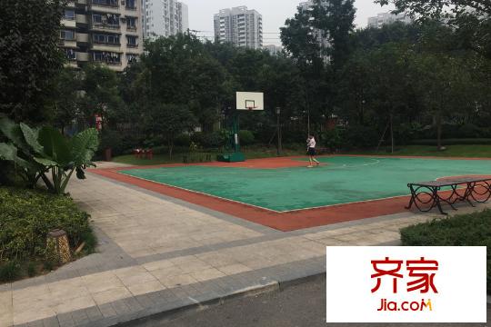 綠地海外灘小區(qū)運(yùn)動(dòng)場(chǎng)所實(shí)景（2015-9）