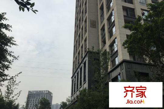 綠地海外灘高層樓座外立面實(shí)景（2015-9）