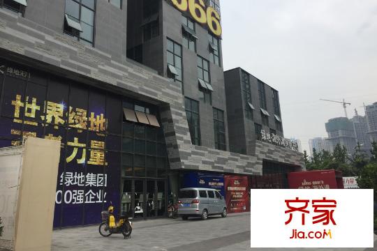 綠地海外灘售樓部中心入口實(shí)景（2015-9）