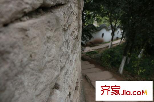 融創(chuàng)凡爾賽花園周邊照母山