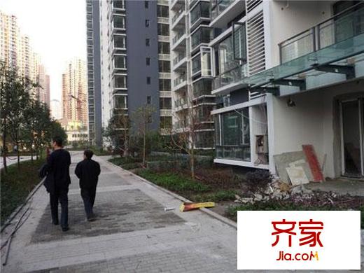 巨成龍灣實景圖小區(qū)一景